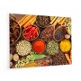 Fond de hotte avec bols de condiments et d'épices colorées : rouge, orange, marron, vert, noir, beige
