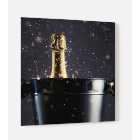 Fond de hotte noir avec seau à champagne et bouteille