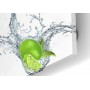 Crédence de cuisine blanche citron vert dans l'eau